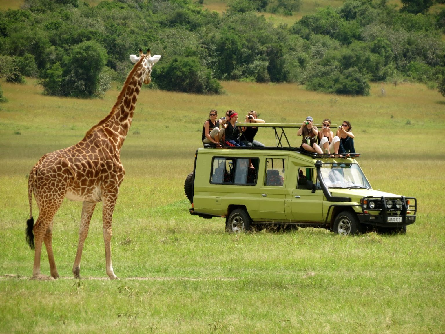 safari uganda pirani